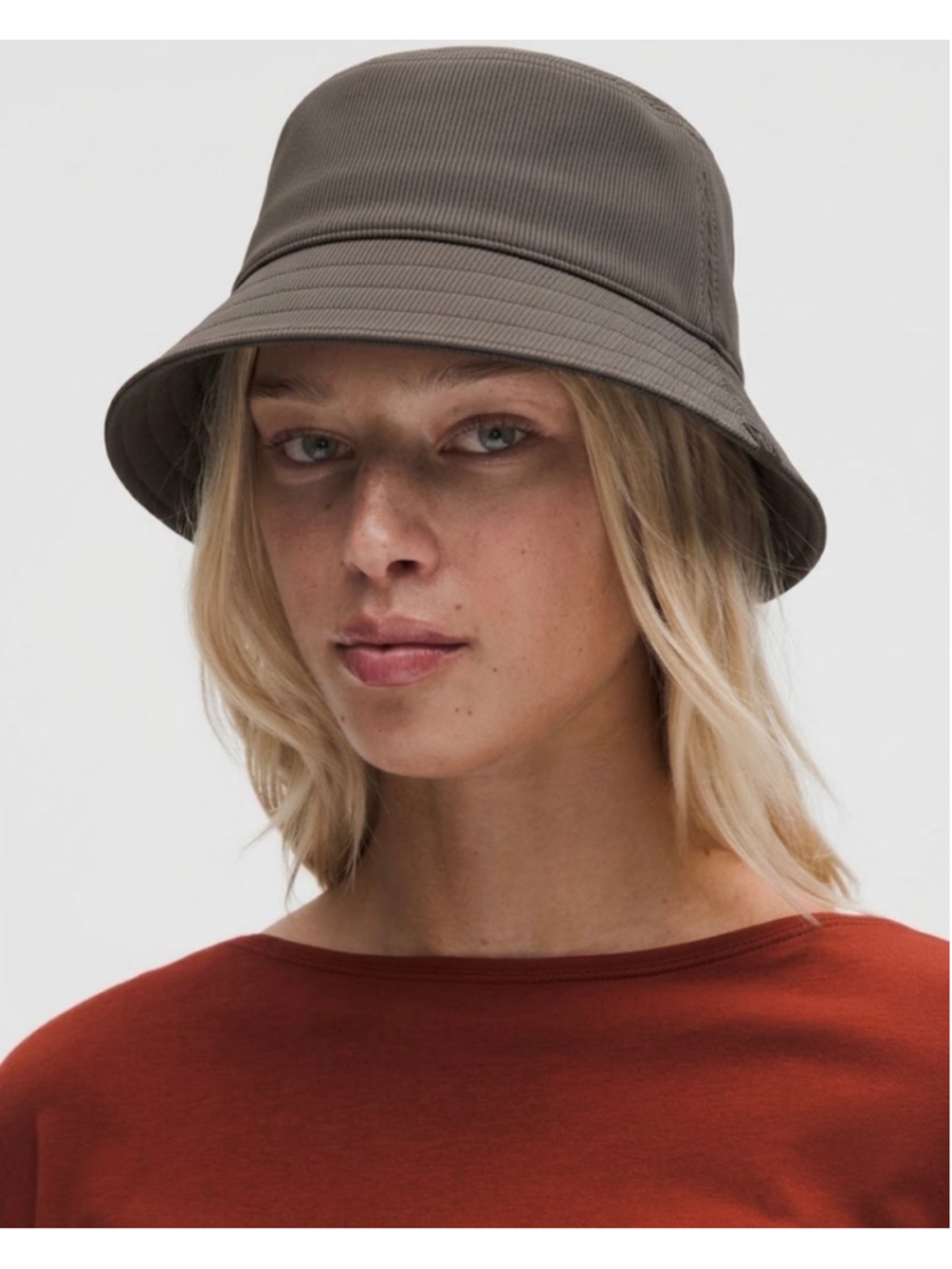 NWT Lululemon Reversible Ribbed Bucket Hat M/L – Overland Brown (OVBR) / Navy
